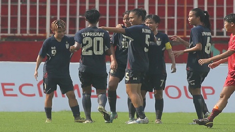 Nhấn chìm đối thủ trong trận ‘thủy chiến’, U19 nữ Thái Lan lần thứ ba vào chung kết khu vực